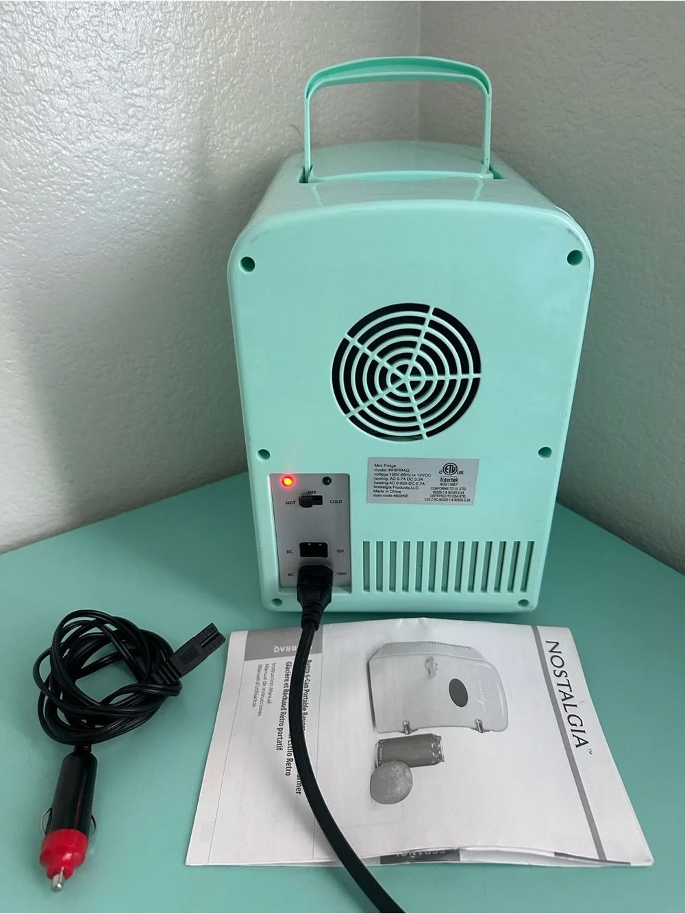 Nostalgias RF6RRAQ Retro 6-Can Personal Cooling & Heating Mini Refrigerator-new